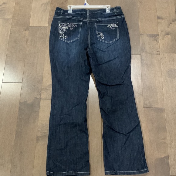 DC jeans, (slightly curvy), size: 18 - Picture 2 of 4